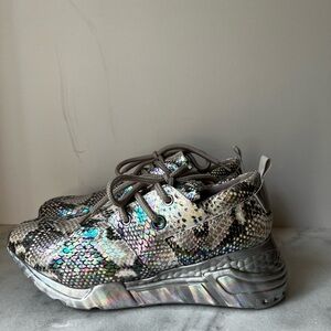 Stylish Snake Print Sneakers by Steve Madden size 9